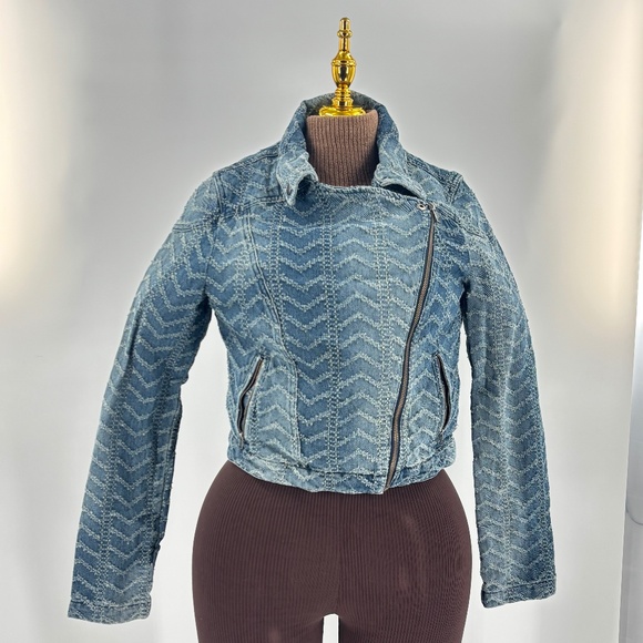 FREE PEOPLE Asymmetrical Denim Jacket Blue - Distressed zipper detail Size 8 - Picture 1 of 7